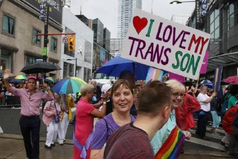 Kanada: Toronto Pride Parade Participants parade during the Toronto Gay Pride 2018, in Toronto, Canada, 24 June 2018. The city celebrated the 38th edition of the annual event celebrating diversity and unity with the attendance of thousands of people. EPA Osvaldo Ponce Toronto Gay Pride 2018 !ACHTUNG: NUR REDAKTIONELLE NUTZUNG!  Copyright: xOsvaldoxPoncex TOR10 20180625-636654855351264551