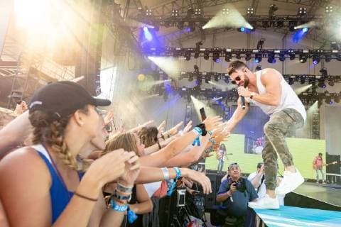 June 24, 2018 - Chicago, Illinois, U.S - DYLAN SCOTT during Country LakeShake Music Festival at Huntington Bank Pavilion at Northerly Island in Chicago, Illinois Chicago U.S. - ZUMAs135 20180624_zap_s135_547 Copyright: xDanielxDeSloverx