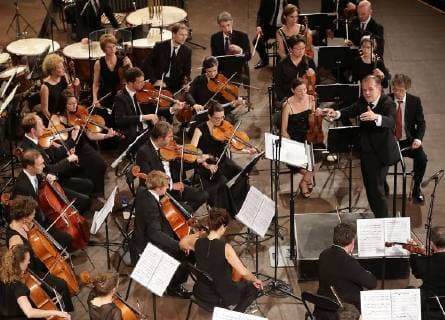 French orchestra conductor Francois-Xavier Roth (R) conducts French Les Siecles Orchestra at Charles V Palace as part of 67th International Music and Dance Festival in Granada, southern Spain, 24 June 2018 (issued on 25 June 2018). EFE Pepe Torres. International Music and Dance Festival in Granada !ACHTUNG: NUR REDAKTIONELLE NUTZUNG!  Copyright: xPEPExTORRESx GRAF6923 20180625-636655139465617840