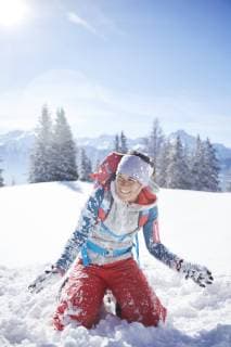 Austria, Tyrol, female hiker having fun in the snow model released Symbolfoto property released  CVF00433