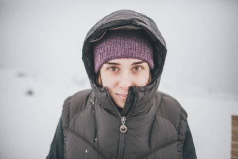 Austria, Kitzbuehel, portrait of smiling young woman in winter model released Symbolfoto  GUSF00627