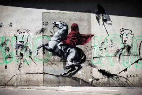 Entertainment Bilder des Tages A recent artwork by street artist Banksy in Paris on June 26th, 2018. Anonymous street artist Banksy s artwork of Napoleon Bonaparte wearing a headscarf inspired by the original painting by Jacques-Louis David has been found, in northern Paris over the weekend.  Copyright: xAurelienxMorissardx