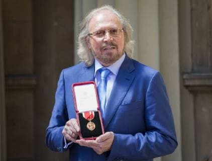 . 26 06 2018. London, United Kingdom. Singer and songwriter Barry Gibb, after being Knighted by the Prince of Wales at an investiture ceremony at Buckingham Palace in London.  xPoolx xi-Imagesx IIM-18059-0012