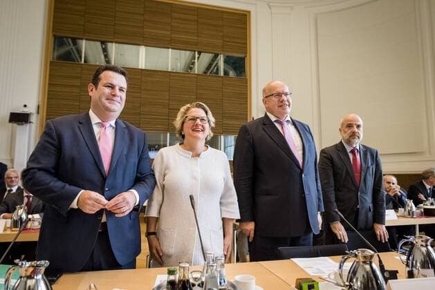 News Bilder des Tages Heil + Schulze + Altmaier + Kerber Konstituierende Sitzung der Kommission Wachstum,Strukturwandel und Beschäftigung. *** Heil Schulze Altmaier Kerber Constituent meeting of the Commission Growth Structural Change and Employment
