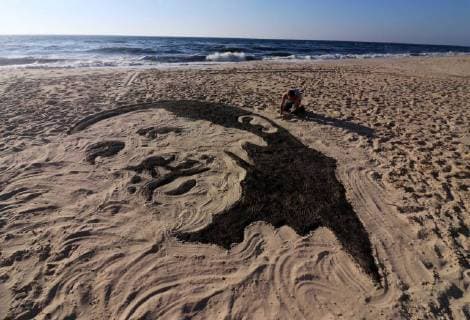 June 26, 2018 - Gaza City, Gaza Strip, Palestinian Territory - A Palestinian artist Osama Sbeata draws the portrait of Turkish President Recep Tayyip Erdogan on sand to celebrate the results of the Turkish presidential and parliamentary elections on Gaza Sea on June 26, 2018 Gaza City Palestinian Territory - ZUMAap3_ 20180626_zaf_ap3_044 Copyright: xAbedxAbuxRyashx