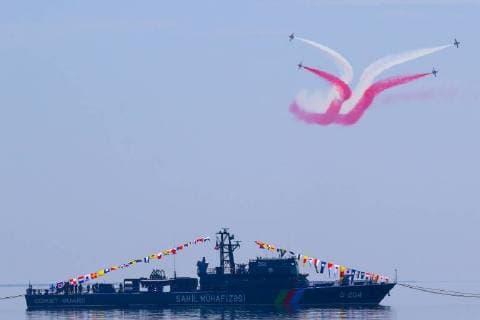 News Bilder des Tages Baku to mark 100th anniversary of Armed Forces The aerobatic demonstration team of the Turkish Air Force Turkish Stars perform during Military Parade in Baku. June 6, 2018. Solemn military parade held in Baku to mark 100th anniversary of Azerbaijani Armed Forces. Azerbaijan  AzizxKarimov
