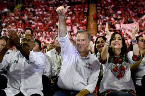 (180628) -- MONTERREY, June 28, 2018 -- Mexico s presidential candidate Jose Antonio Meade (C) attends the closing event of his electoral campaign in Monterrey, Mexico, on June 27, 2018. Some 89 million eligible voters will choose a successor to President Enrique Pena Nieto on July 1. ) (da) (vf) MEXICO-PRESIDENTIAL ELECTION-CAMPAIGN-CLOSING STR 