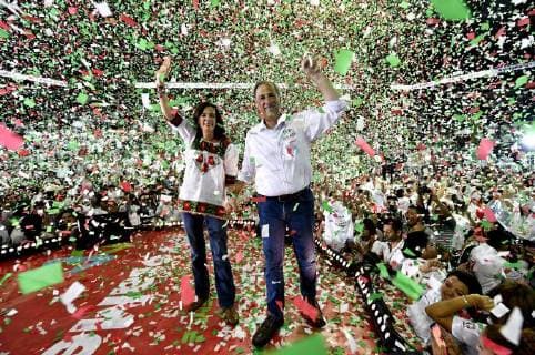 Bilder des Tages (180628) -- MONTERREY, June 28, 2018 -- Mexico s presidential candidate Jose Antonio Meade (R) attends the closing event of his electoral campaign in Monterrey, Mexico, on June 27, 2018. Some 89 million eligible voters will choose a successor to President Enrique Pena Nieto on July 1. ) (da) (vf) MEXICO-PRESIDENTIAL ELECTION-CAMPAIGN-CLOSING STR 