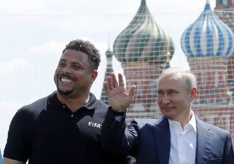 MOSCOW, RUSSIA - JUNE 28, 2018: Brazilian football player Ronaldo Luiz (L), and Russia s President Vladimir Putin visit the 2018 FIFA World Cup Football Park in Red Square. Mikhail Metzel TASS  TS086D86
