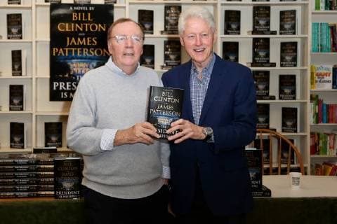June 28, 2018 - Huntington, New York, United States - HUNTINGTON, NY - JUN 28: Author James Patterson (L) and former President Bill Clinton attend the book signing of The President is Missing at Book Revue on June 28, 2018 in Huntington, New York. Huntington United States - ZUMAw109 20180628_zap_w109_001 Copyright: xDebbyxWongx