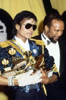 Michael Jackson with Quincy Jones at the 26th Annual Grammy Awards, February 1984. Jackson wins Record of the Year and Best Vocal Performance, Male for Thriller , Best R&B Vocal Performance, Male and Best New R&B Song for Billie Jean , Best Recording for Children for E.T. The Extra Terrestrial and Producer of the Year (Non Classical), shared with Quincy Jones. © Gary Gershoff MediaPunch Credit all Uses Copyright: xGaryxGershoffx xxMediaPunchx