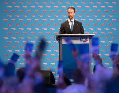 30.06.2018, xomx, Politik, AFD Parteitag in Augsburg, emwir empoli v.l. Dr. Jan Bollinger am Rednerpult. Portrait Portraet laesst ueber die Diesel Resolution abstimmen. Politik, AFD Parteitag in Augsburg *** 30 06 2018 xomx Politics AFD party congress in Augsburg emwir empoli v l Dr Jan Bollinger at the lectern Portrait Portraet to vote on the diesel resolution Politics AFD party congress in Augsburg