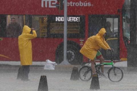 June 30, 2018 - EUM20180630NAC02.JPG.CIUDAD DE MEXICO, Rains Lluvias-CDMX.- Aspecto de la lluvia que se registro este sabado 30 de junio de 2018, en la zona centro de la Ciudad de Mexico. Autoridades capitalinas informaron que las precipitaciones fuertes se registraron en al menos dos delegaciones. Foto: Agencia EL UNIVERSAL Berenice Fregoso MAR.  - ZUMAu78_ 20180630_zaf_u78_065 Copyright: xIrvinxOlivaresx