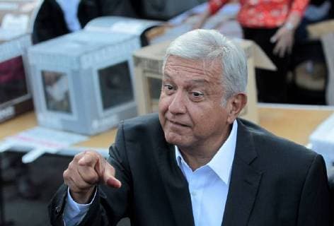 News Bilder des Tages Leftist presidential candidate of the National Regeneration Movement (MORENA), Andres Manuel Lopez Obrador, casts his ballot for the presidential and legislative elections at a polling station in Mexico City, Mexico, 01 July 2018. A total of 89 million Mexicans will elect 3,400 public officials, including the president of the country, 128 senators, 500 deputies, eight governors and the head of government of Mexico City. Elections Mexico 2018 !ACHTUNG: NUR REDAKTIONELLE NUTZUNG!  Copyright: xMARIOxGUZMANx MEX27 20180701-636660639606239911