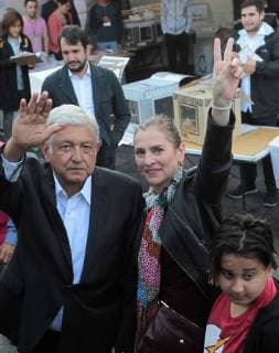 Leftist presidential candidate of the National Regeneration Movement (MORENA), Andres Manuel Lopez Obrador (L), and his wife, Beatriz Gutierrez Mueller (R), greet photographers after casting his ballot for the presidential and legislative elections at a polling station in Mexico City, Mexico, 01 July 2018. A total of 89 million Mexicans will elect 3,400 public officials, including the president of the country, 128 senators, 500 deputies, eight governors and the head of government of Mexico City. Elections Mexico 2018 !ACHTUNG: NUR REDAKTIONELLE NUTZUNG! Copyright: xMARIOxGUZMANx MEX26 20180701-636660640309057049
