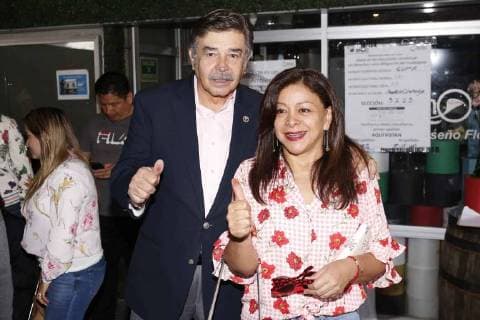 July 1, 2018 - EUM20180701ESP07.JPG.CIUDAD DE MEXICO, Elections Elecciones-2018.- El actor y productor Jorge Ortiz de Pinedo y su esposa, luego de emitir su voto al sur de la Ciudad de Mexico, este 1 de julio de 2018. Foto: Agencia EL UNIVERSAL Agustin Salinas MAR.  - ZUMAu78_ 20180701_zaf_u78_058 Copyright: xAgustinxSalinasx