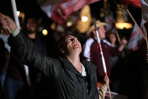 Hundreds of supporters of leftist candidate Andres Manuel Lopez Obrador celebrate his victory in the presidential elections in Mexico, in the city of Morelia, Michoacan state, Mexico, 01 July 2018. The candidate of the leftist National Regeneration Movement (Morena), Andres Manuel Lopez Obrador, won the elections for the Presidency of Mexico today, according to the National Electoral Institute (INE). According to a sample of some 7,700 voting minutes drawn up by the electoral body, Lopez Obrador would obtain between 53 and 53.8% of the votes, announced the INE president, Lorenzo Cordova. Electoral Authority gives victory to Lopez Obrador to the Presidency of Mexico !ACHTUNG: NUR REDAKTIONELLE NUTZUNG! Copyright: xIvánxVillanuevax MEX161 20180702-636661091083808447