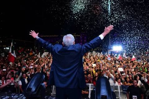 News Bilder des Tages July 2, 2018 - Mexico, Ciudad de Mexico, Mexico - ANDRES MANUEL LOPEZ OBRADOR, became the next Mexican President on Sunday largest election in Mexico s history. Obrador, known as AMLO, addresses the Mexican people at Zocalo main plaza. Mexico Mexico - ZUMAl113 20180702_zap_l113_006 Copyright: xMiguelxJuarezxLugox