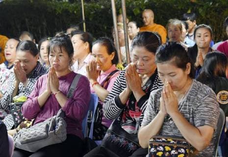 Boys, football coach missing in Thai cave Women pray near the Tham Luang Nang Non cave complex in northern Thailand on June 28, 2018, for survival of their relatives who went missing along with their football coach in the cave. 
