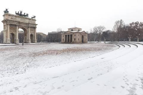 Sempione Square covered by snow, Milan, Lombardy, Northern Italy, Italy, Europe Copyright: FrancescoxBergamaschi 1269-81