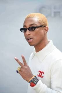 Entertainment Themen der Woche KW26 Entertainment-Bilder der Tages Paris Fashion Week. Defile Dior. Chanel. Arrivals and photocall with celebrities arriving at Chanel Fashion Show. 228136 2018-07-03 France Williams, Pharrell  Copyright: xSergexArnalx xStarfacex STAR_228136_097