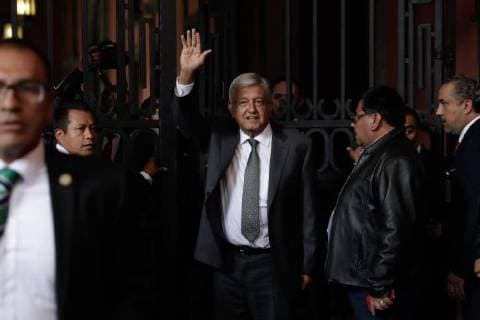 News-Bilder des Tages July 3, 2018 - EUM20180703POL02.JPG.CIUDAD DE MEXICO PoliticsPolitica-AMLO EPN.- El virtual presidente electo, Andres Manuel Lopez Obrador, arriba a las instalaciones del Palacio Nacional para su reunion con el jefe del Ejecutivo, Enrique Pena Nieto, el martes 3 de julio de 2018. Foto: Agencia EL UNIVERSALIvan StephensEVZ Copyright: xElxUniversalx