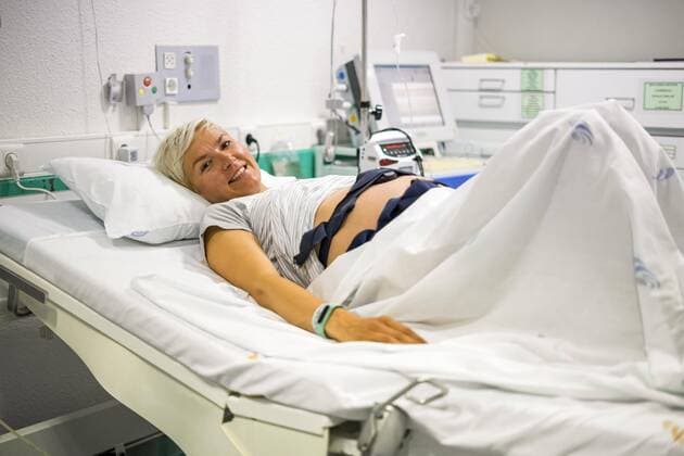 Schwangere Frau mit ctg, die den fetalen Herzschlag und die Gebärmutterkontraktionen aufzeichnet. Copyright: imageBROKER/JacekxSopotnicki ibxjas04705118.jpg