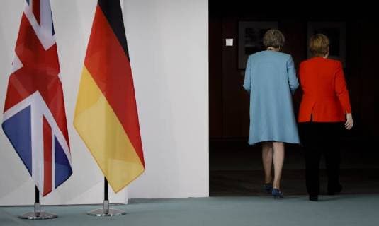 Bundeskanzlerin Angela Merkel (r), CDU, trifft die Premierministerin des Vereinigten Koenigreichs Grossbritannien und Nordirland, Theresa May, im Kanzleramt, 05.07.2018, Berlin. Berlin Deutschland *** German Chancellor Angela Merkel r CDU meets Prime Minister of the United Kingdom of Great Britain and Northern Ireland Theresa May at the Chancellery 05 07 2018 Berlin Berlin Germany Copyright: xIngaxKjer photothek.netx