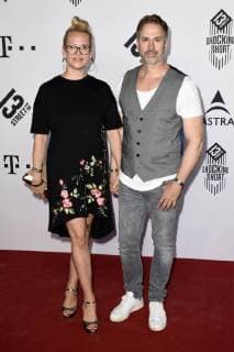 Manou Lubowski mit Begleitung bei der 19. Verleihung des 13th Street Shocking Short Award 2018 auf dem 36. Filmfest München 2018 in der Alten Akademie. München, 04.07.2018
