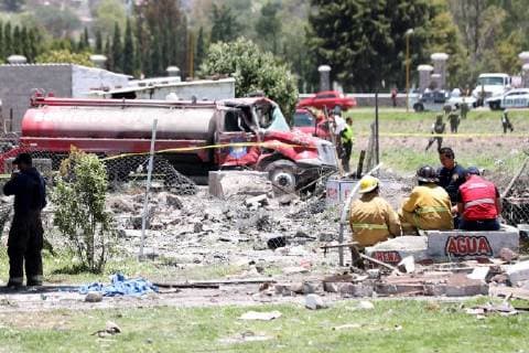 July 5, 2018 - EUM20180705NAC02.JPG.TULTEPEC, Mex.- Explosion-Edomex.- 5 de julio 2018.- Una serie de explosiones en talleres de fabricacion de pirotecnia en la Saucera, de este municipio del Estado de Mexico, deja al menos 19 personas fallecidas y 40 lesionadas. Al lugar acudieron los cuerpos de emergencia. Foto: Agencia EL UNIVERSAL RCC  - ZUMAu78_ 20180705_zaf_u78_031 Copyright: xValentexRosasx