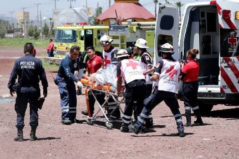 July 5, 2018 - EUM20180705NAC06.JPG.TULTEPEC, Mex.- Explosion-Edomex.- Una serie de explosiones en talleres de fabricacion de pirotecnia en la Saucera, de este municipio del Estado de Mexico, deja al menos 19 personas fallecidas y 40 lesionadas. Al lugar acudieron los cuerpos de emergencia, asi como policias estatales y elementos del Ejercito Mexicano. Los heridos fueron trasladados en helicopteros. Foto: Agencia EL UNIVERSAL RCC  - ZUMAu78_ 20180705_zaf_u78_035 Copyright: xValentexRosasx