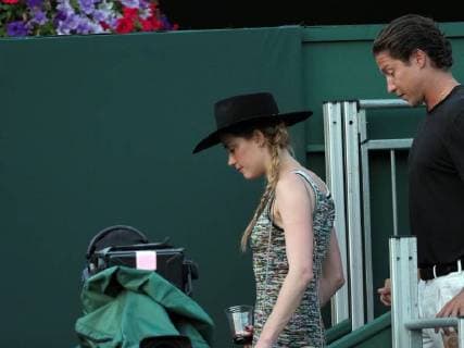 LONDON, ENGLAND - JULY 06: Amber Heard and new her beau 31 year old Vito Schnabel (Heidi Klum s ex Boyfriend)snuggle and stare at each other as they attend day five of the Wimbledon Tennis Championships at the All England Lawn Tennis and Croquet Club on July 6, 2018 in London, England..People: Amber Heard, Vito Schnabel London England - ZUMAs214 20180706_zba_s214_116 Copyright: xSMGx