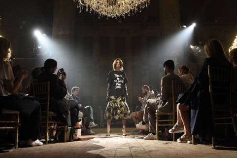 Model bei der Lutz Huelle Fashion Show auf der Fashion Week Berlin Spring Summer 2019 in der Halle am Berghain. Berlin, 06.07.2018