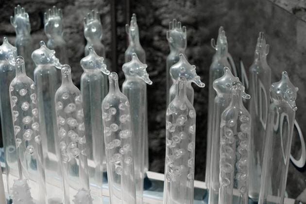 Glaskolben für die Condomherstellung Glaskolben für die Condomherstellung, 01.06.2018, Wien, Esterhazygasse, Österreich, Im Wiener Condommuseum sind Glaskolben zur Condomherstellung zu besichtigen.