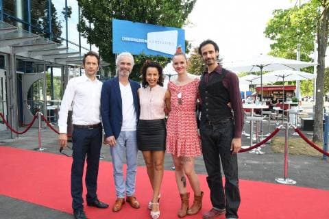 Die Lindenstrasse Schauspieler Joris Gratwohl, l-r, Moritz Zielke, Dunja Dogmani , Cosima Viola und Valentin Schreyer, posiert am 07.07.2018 in Köln bei einem Fototermin zur Verleihung des 28. Deutschen Kamerapreis in Köln.