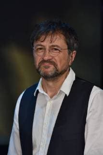 Preisträger Sorin Dragoi, Kamera für Todeszug in die Freiheit (Dokumentation) posiert am 07.07.2018 in Köln bei einem Fototermin zur Verleihung des 28. Deutschen Kamerapreis in Köln.