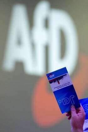 Abstimmung, offene Wahl, Stimmkarten. allgemein, Feature, Randmotiv, AfD Bundesparteitag 2018, am 30.06.2018 in Augsburg M E S S E A U G S B U R G Deutschland.