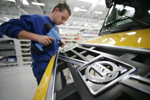 200809015, GENT, BELGIUM : Illustration shows a worker of Volvo Europa Truck plant, in Oostakker, Gent, Monday 15 September 2008. The Volvo Europa Truck open officialy today. LIEVENxVANxASSCHE  x10403962x