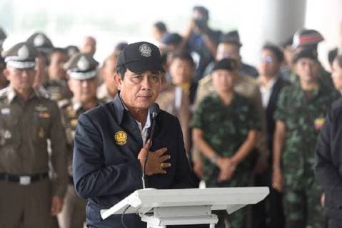 News Themen der Woche KW28 News Themen der Woche News Bilder des Tages (180709) -- PHUKET, July 9, 2018 -- Thai Prime Minister Prayut Chan-o-cha speaks during a press conference in the command center for the operation at Chalong Pier in the tourists attraction island of Phuket, Thailand, on July 9, 2018. Thai Prime Minister Prayut Chan-o-cha on Monday pledged to make all-out efforts in the ongoing search and rescue operation in the Phuket boat accident. Prayut made the promise when visiting the command center for the operation at Chalong Pier in the tourists attraction island of Phuket. ) (rh) THAILAND-PHUKET-BOAT ACCIDENT-PRAYUT QinxQing 