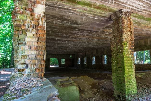 Adolf Hitlers Kriegsquartier Wolfsschanze im Wald Goerlitz der Stadt Ketrzyn in Polen (Foto vom 18.06.2018). Foto: Gebaeude Stenographendienst. Wolfsschanze war der Tarnname fuer ein militaerisches Lagezentrum des Fuehrungsstabes der deutschen Wehrmacht und eines der Fuehrerhauptquartiere waehrend des Zweiten Weltkrieges in der Naehe von Rastenburg (heute Ketrzyn) in Ostpreussen, im heutigen Polen. Adolf Hitlers Kriegsquartier Wolfsschanze *** Adolf Hitlers war quarter Wolfsschanze in the forest Goerlitz of the city Ketrzyn in Poland Photo of 18 06 2018 Photo Building Stenographs Wolfsschanze was the name for a military situation center of the commanding staff of the German Wehrmacht and one of the Fuehrer headquarters during the Second World War near Rastenburg today Ketrzyn in Ostpreussen in todays Poland Adolf Hitlers war quarter W Copyright: epd-bild HeikexLyding EDITORIAL USE ONLY