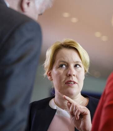 Bundesfamilienministerin Franziska Giffey, SPD vor Beginn einer Kabinettsitzung. Berlin, 11.07.2018. Berlin Deutschland *** Federal Family Minister Franziska Giffey SPD before the beginning of a cabinet meeting Berlin 11 07 2018 Berlin Germany Copyright: xFelixxZahnx