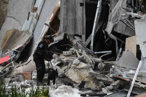 July 12, 2018 - EUM20180712ACT06.JPG.CIUDAD DE MEXICO. CollapseDerrumbe-CDMX.- 12 de julio de 2018. Aspectos del derrumbe en la Plaza Comercial Artz en Periferico, a la altura de la colonia Pedregal sur, delegacion Ãlvaro Obregon. Elementos de Proteccion Civil, de la policia capitalina y de Servicios Periciales realizan trabajos en la zona. No se reportan lesionados ni fallecidos. Foto: Agencia EL UNIVERSALFrancisco RodriguezEELG Copyright: xElxUniversalx