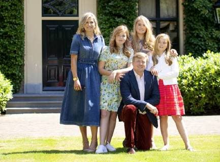 Entertainment Themen der Woche Entertainment Bilder des Tages 13-07-2018 Wassenaar Queen Maxima and King Willem-Alexander with Princess Amalia and Princess Alexia and Princess Ariane pose for the media during the annual photo session at villa Eikenhorst at the Horsten estate in Wassenaar.  Copyright: xPPE NIEBOERx