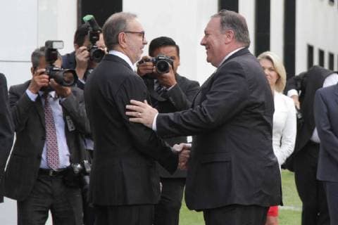 Mike Pompeo zu Gast in Mexiko July 13, 2018 - EUM20180713NAC03.JPG.CIUDAD DE MEXICO, Meeting Reunion-Mexico-Pompeo.- El secretario de Estado de Estados Unidos, Mike Pompeo (corbata azul), es recibido por Carlos Manuel Sada, Subsecretario para America del Norte, en su llegada a Los Pinos, previo a una reunion con el presidente de la Republica, Enrique Pena Nieto. . Foto: Agencia EL UNIVERSAL Carlos Mejia MAR.  - ZUMAu78_ 20180713_zaf_u78_008 Copyright: xCarlosxMejia ElxUniversalx