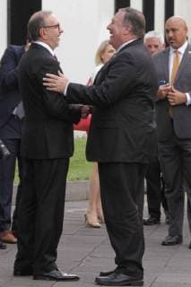 Mike Pompeo zu Gast in Mexiko July 13, 2018 - EUM20180713NAC10.JPG.CIUDAD DE MEXICO, Meeting Reunion-Mexico-Pompeo.- El secretario de Estado de Estados Unidos, Mike Pompeo (corbata azul), es recibido por Carlos Manuel Sada, Subsecretario para America del Norte, en su llegada a Los Pinos, previo a una reunion con el presidente de la Republica, Enrique Pena Nieto, este 13 de julio de 2018. . Foto: Agencia EL UNIVERSAL Carlos Mejia MAR.  - ZUMAu78_ 20180713_zaf_u78_014 Copyright: xCarlosxMejia ElxUniversalx
