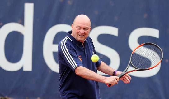 Tennisduell Politik gegen Wirtschaft Dr. Volker Mueller Braunschweig