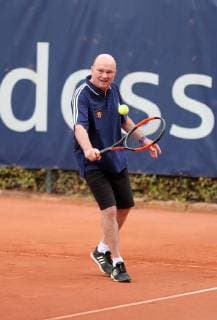 Tennisduell Politik gegen Wirtschaft Dr. Volker Mueller Braunschweig