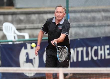 Tennisduell Politik gegen Wirtschaft Ruediger Schmidt Braunschweig
