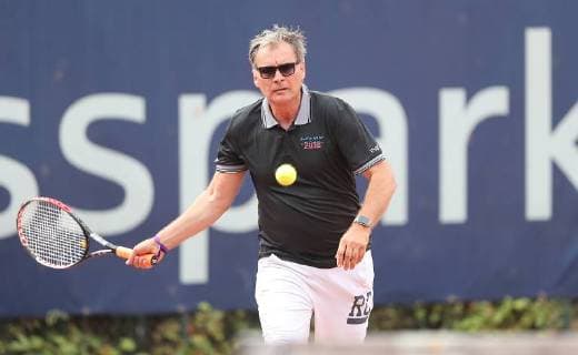 Tennisduell Politik gegen Wirtschaft Steffen Mueller Braunschweig