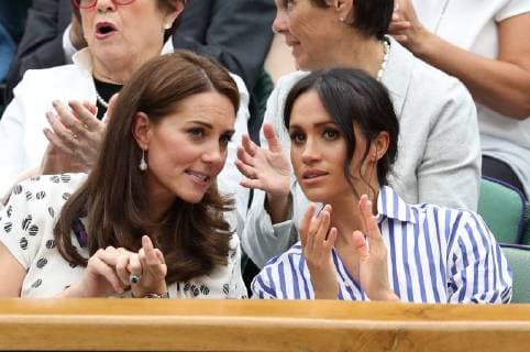 Entertainment Themen der Woche . 14 07 2018. London, United Kingdom. The Duchess of Cambridge and Duchess of Sussex in the Royal box on day twelve of the Wimbledon Tennis Championships in London.  xStephenxLockx xi-Imagesx IIM-18204-0037